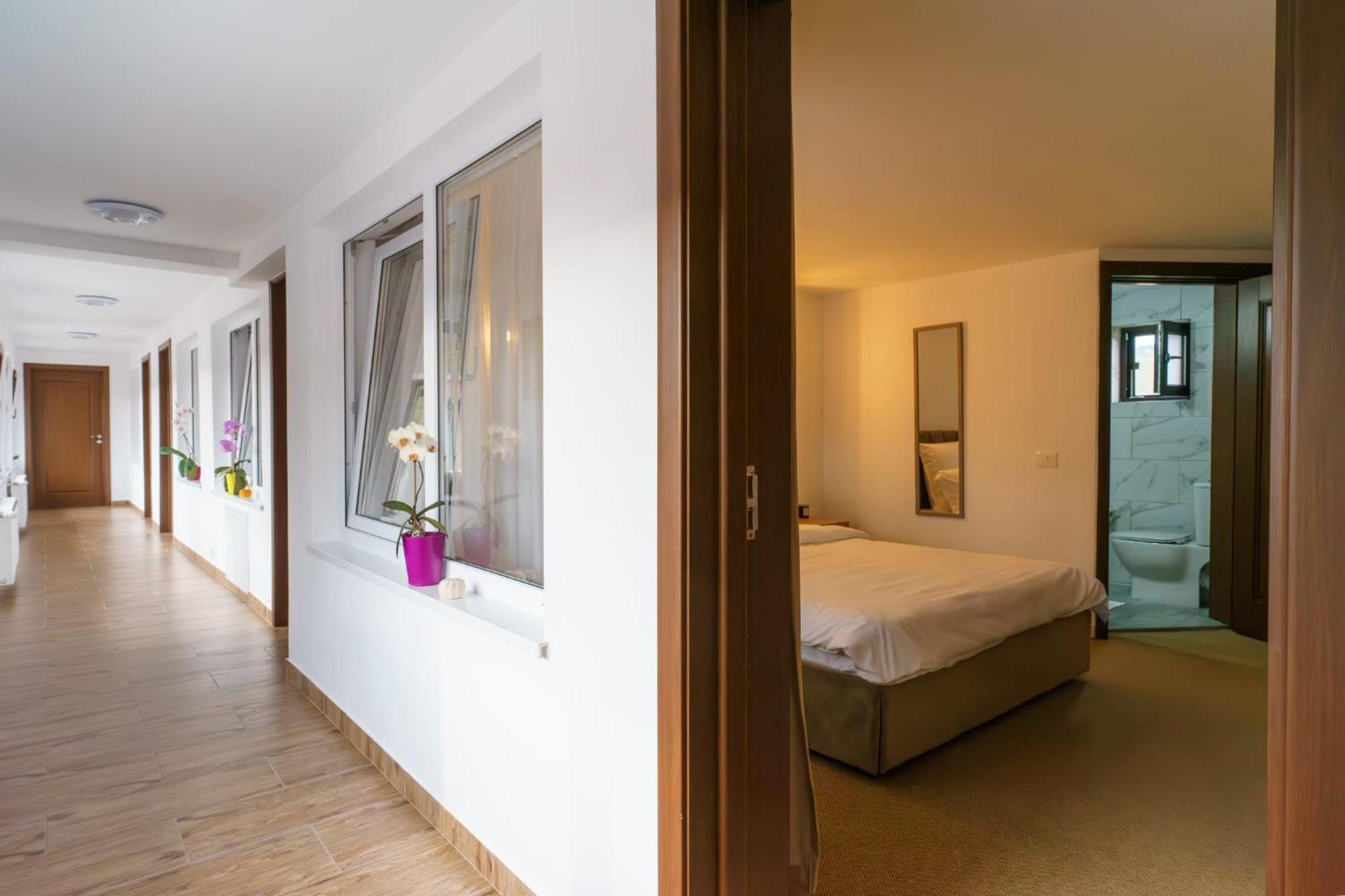 Casa Zuz Voronet Hotel Gura Humorului Eksteriør billede